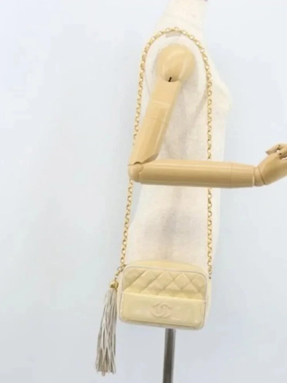 CHANEL Chain Shoulder Bag Patent leather Beige Gold CC Auth ka3145